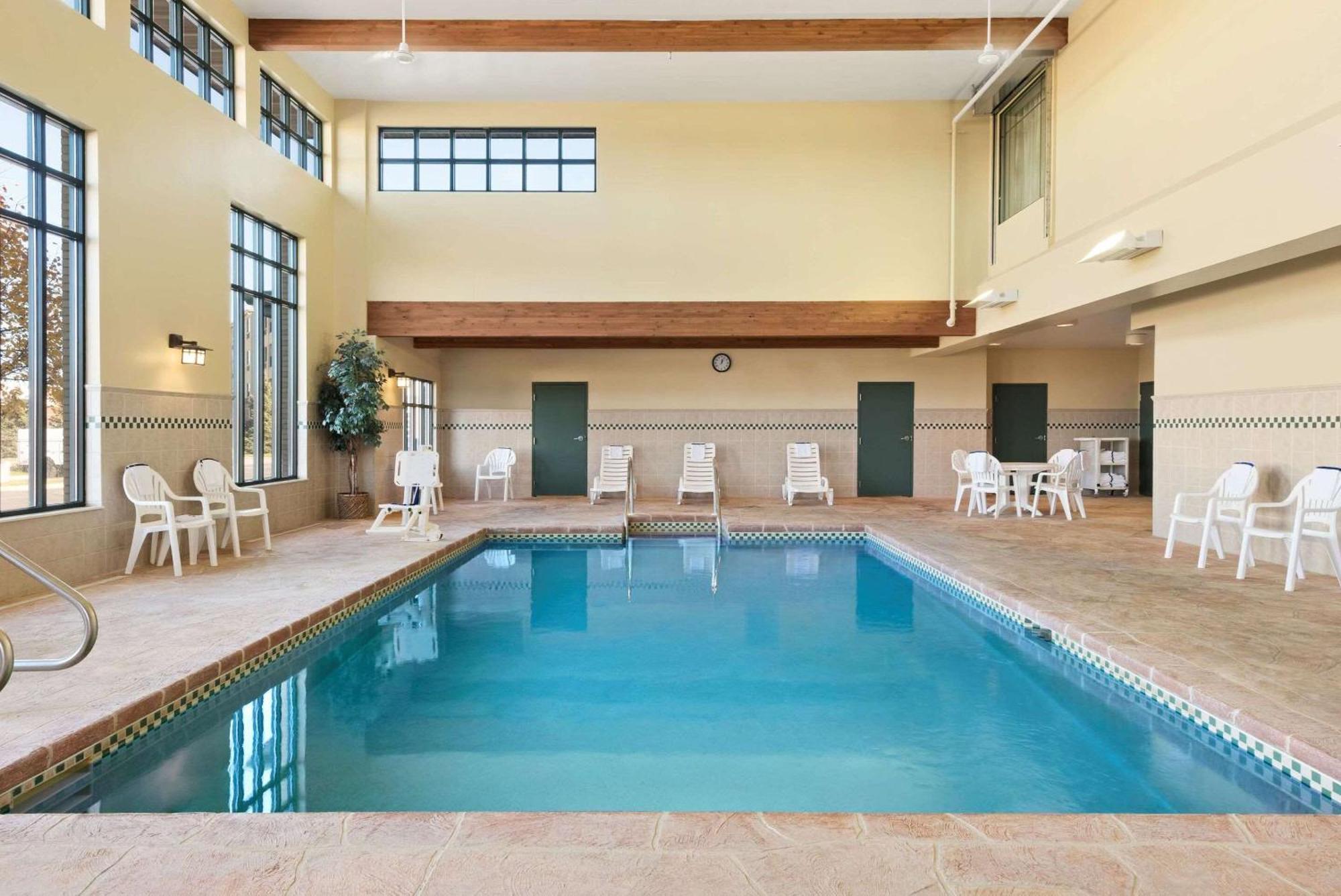 Country Inn & Suites By Radisson, Madison West, Wi 미들턴 외부 사진